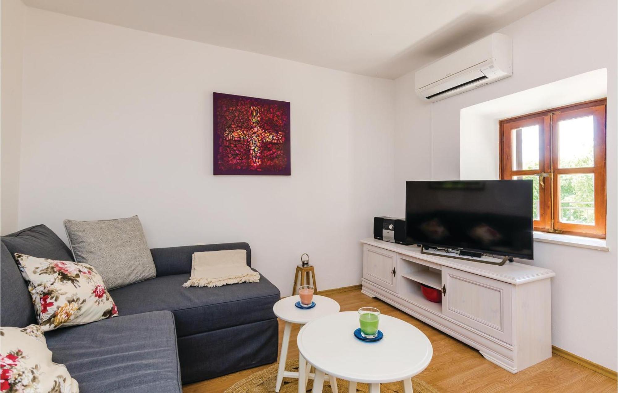 Beautiful Home In Oslje With Kitchen Dış mekan fotoğraf