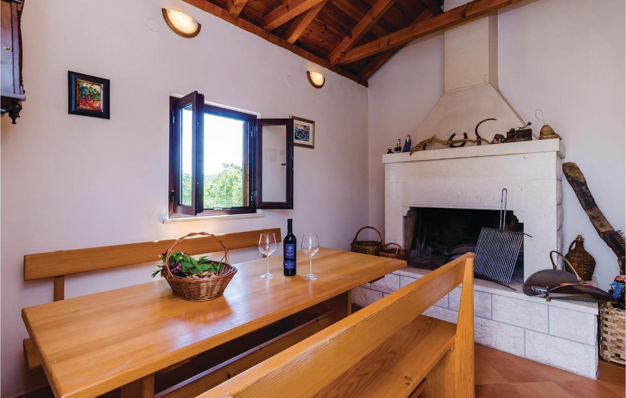 Beautiful Home In Oslje With Kitchen Dış mekan fotoğraf